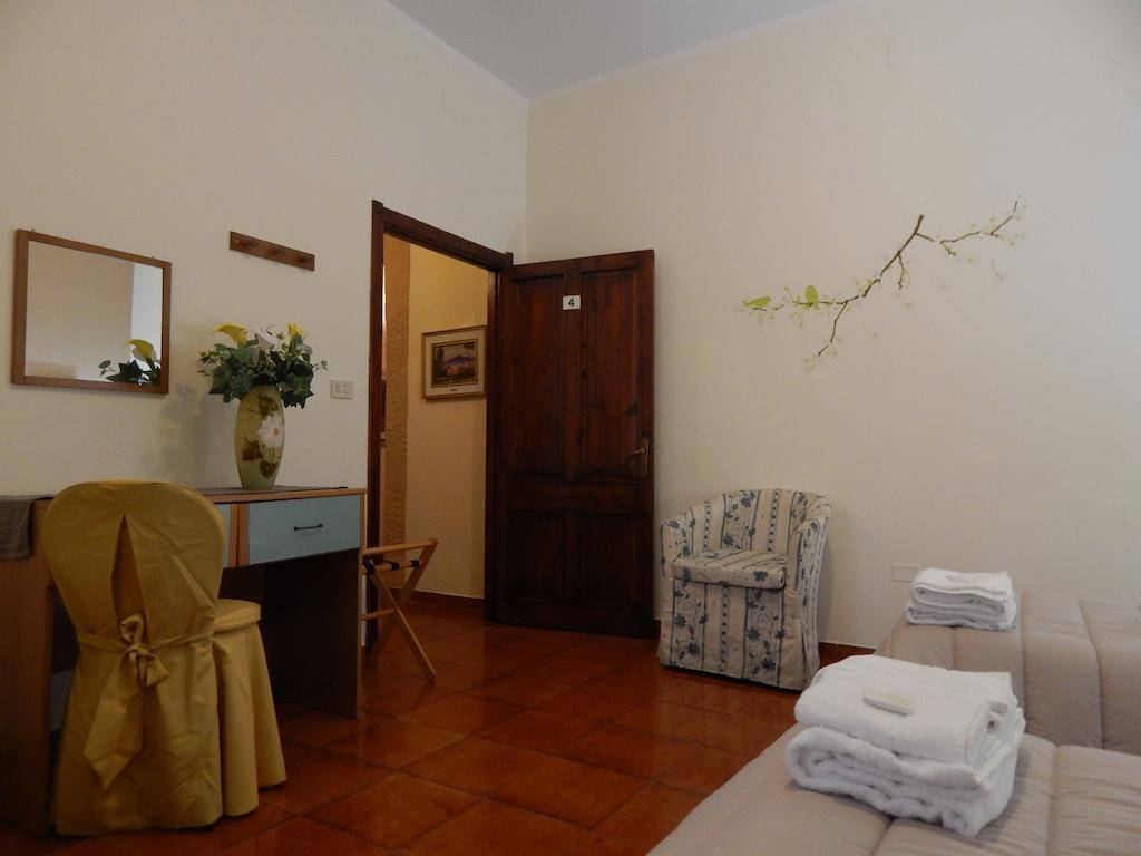 Hotel Il Platano Ottana Rum bild